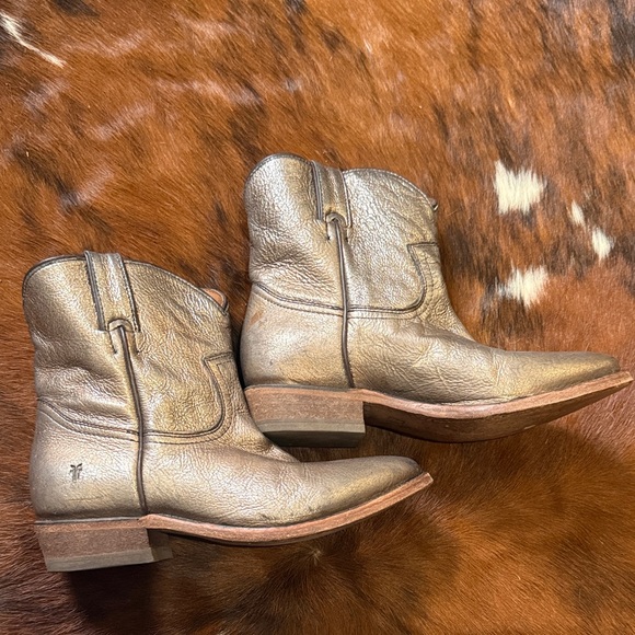 Frye Women's Billy Short Gold Metallic Western Boot size 8 - Picture 2 of 8